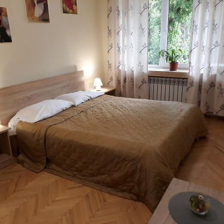 Затишні Апартаментами Біля Озера Ternopil Exteriör bild