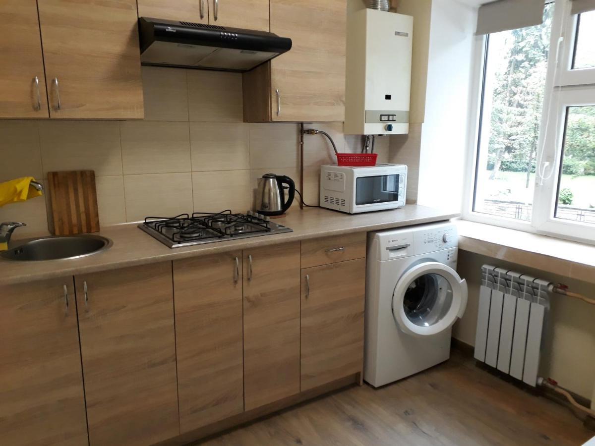 Затишні Апартаментами Біля Озера Ternopil Exteriör bild