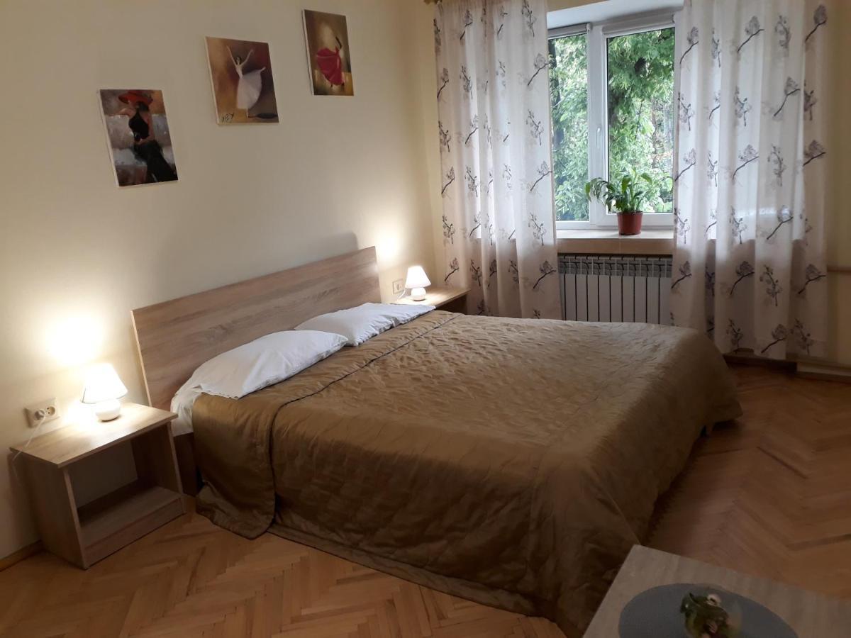 Затишні Апартаментами Біля Озера Ternopil Exteriör bild
